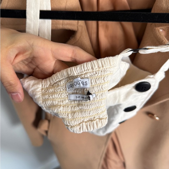 Stylish Cream Crop Top with Black Buttons - Picture 3 of 3